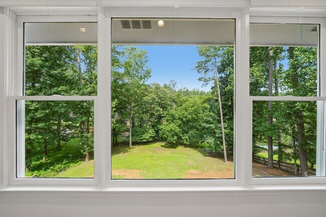 Building Photo - 5 Bedroom Two Story Colonial Home in Walton HS District