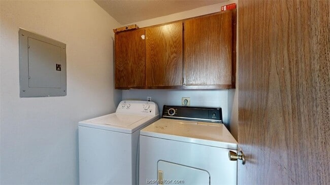 Building Photo - 2803 Longmire Dr