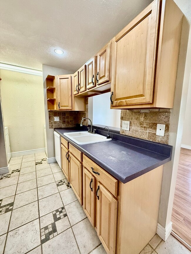 Building Photo - 2941 Bough Ave