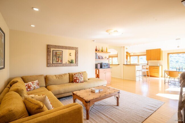 Building Photo - 452 Chestnut Ave