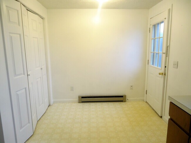 Building Photo - 212 E Fairfax St