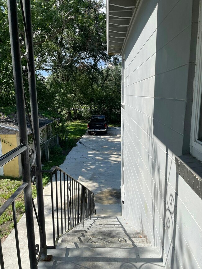 Building Photo - 1575 W 19th St