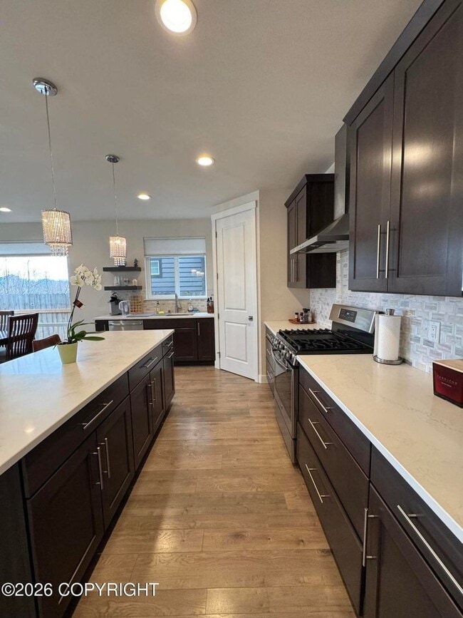 Building Photo - Fully furnished ranch style in downtown Anchorage