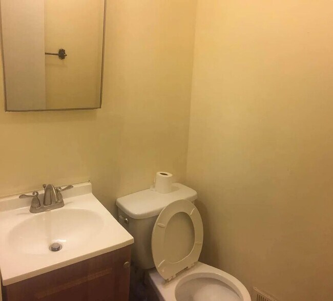 Building Photo - 4B2B house | Walking distance to Drexel Un...