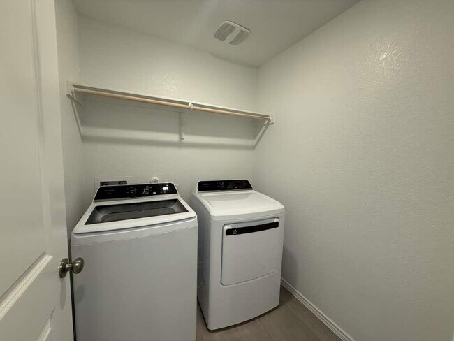 Building Photo - 223 Camargue Dr