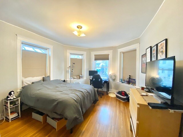 Building Photo - 170 Thorndike St