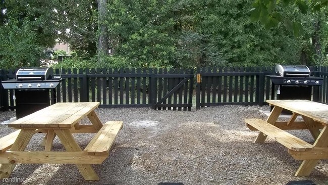 Building Photo - 1001 True St