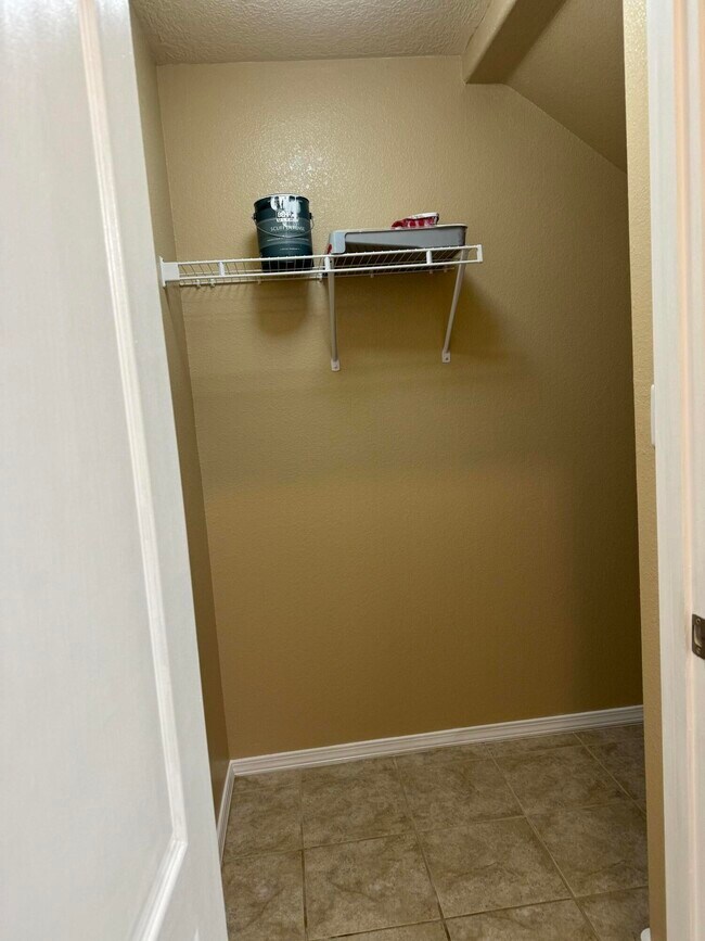 Building Photo - 10812 Fort Point Ln NE