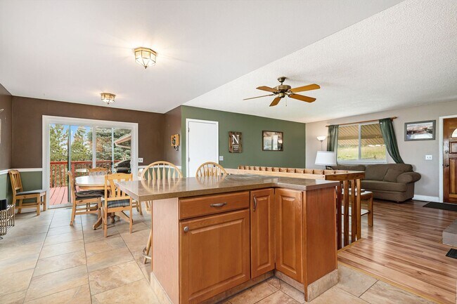 Building Photo - Beautiful Home on 3.5 Acres in Parker