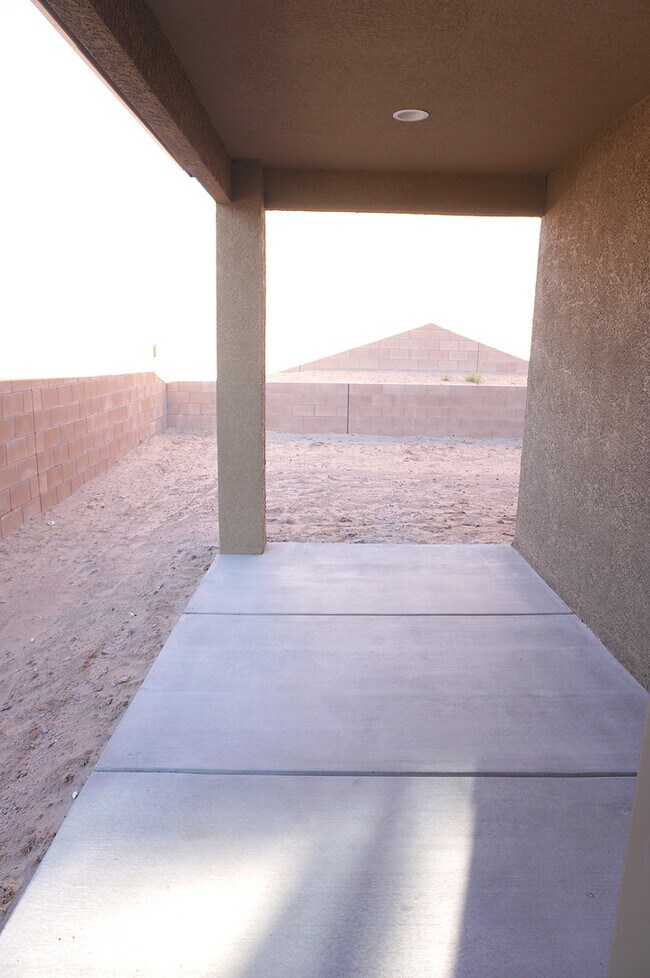 Building Photo - Wonderful 3 bedroom in Rio Rancho. Don't m...