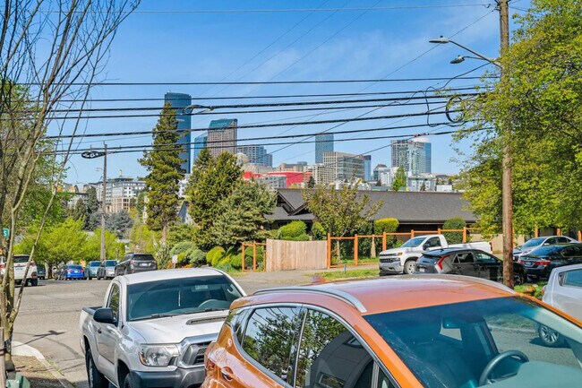 Building Photo - 1600 S Washington St