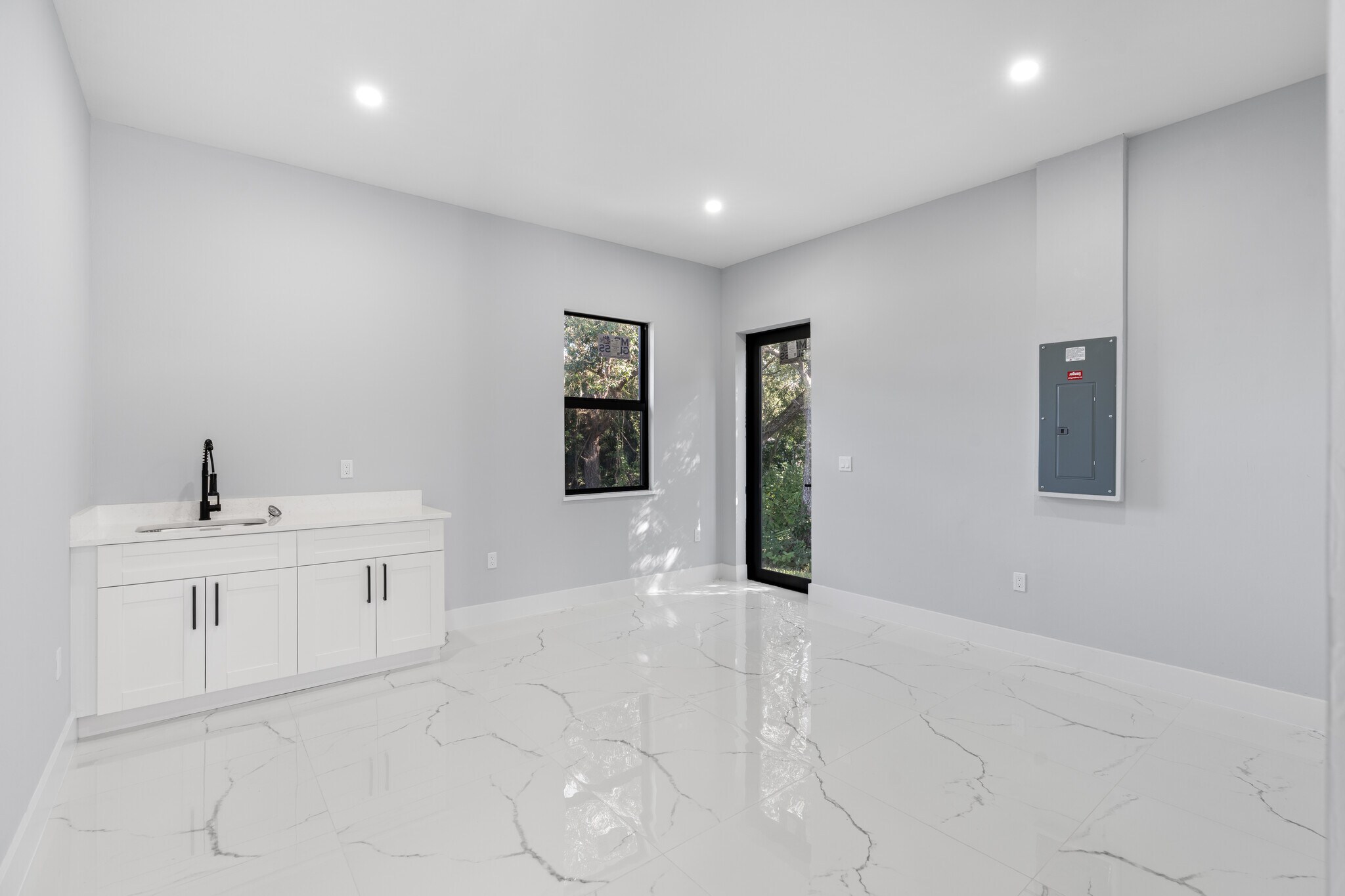 Building Photo - 3501 10th St SW