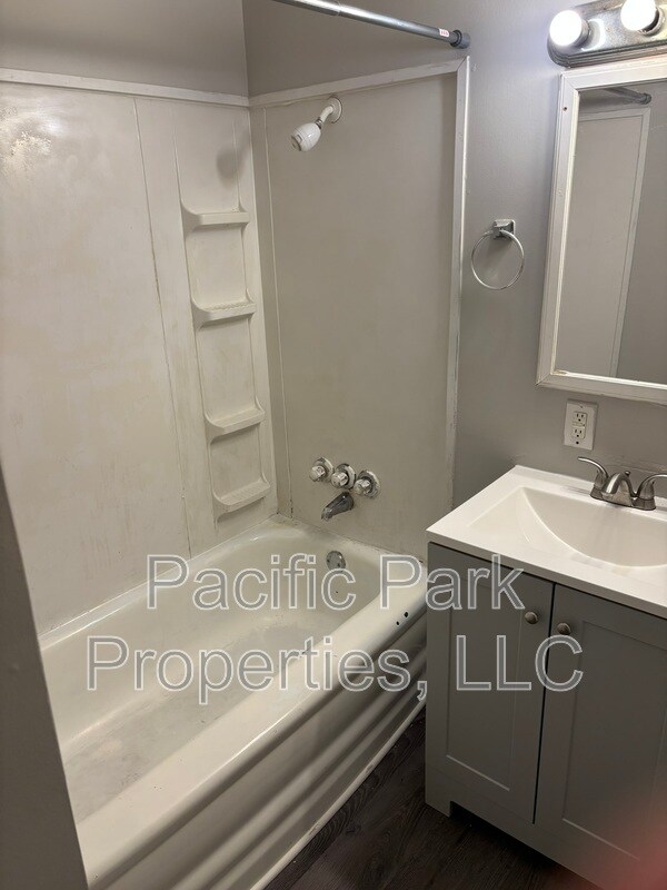 Building Photo - 3639 Richelieu Rd