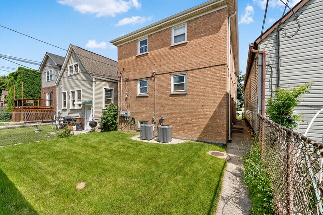 Building Photo - 5641 W 64th St