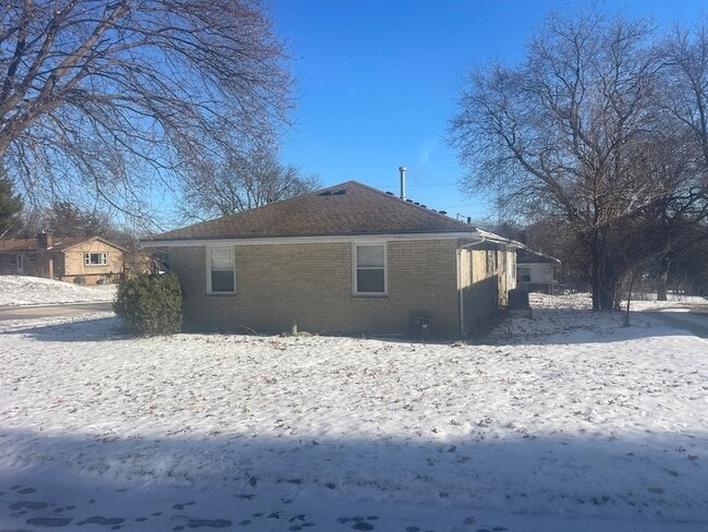 Building Photo - 3303 Greenwood Ave