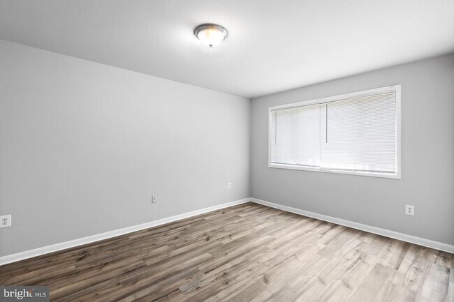 Building Photo - 229 43rd Rd NE