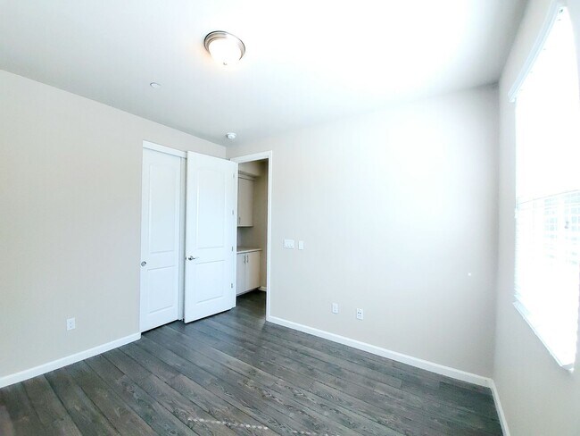 Building Photo - 618 Montage Cir