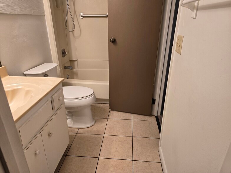 Bathroom - 4111 Tree Ridge Ln NE