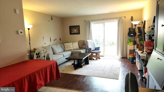 Building Photo - 4540 Rosemarie Dr