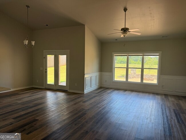 Building Photo - 348 North Point Cir
