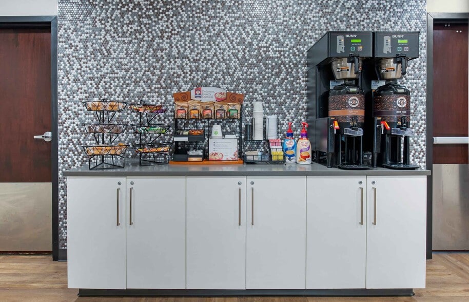 Building Photo - Furnished Studio-Washington, D.C. - Alexandria - Landmark