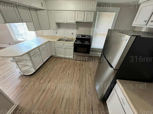 Building Photo - $900 - 2 bedroom/ 1 bathroom - Multi Family Home