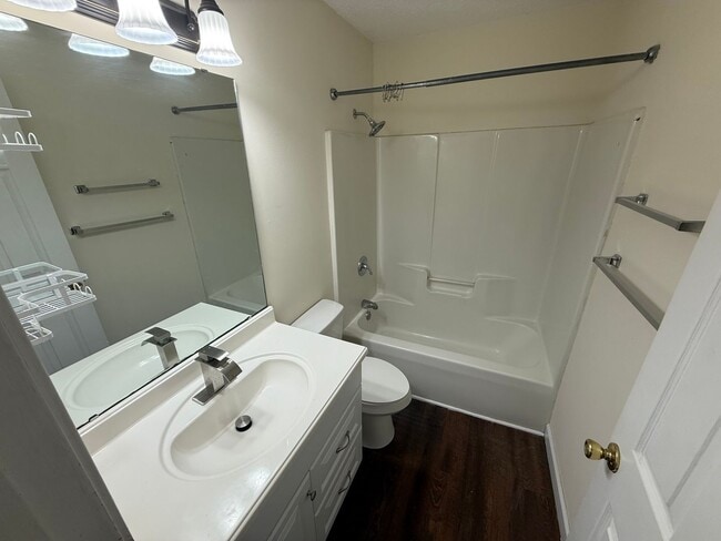 Building Photo - 105 Apache Dr