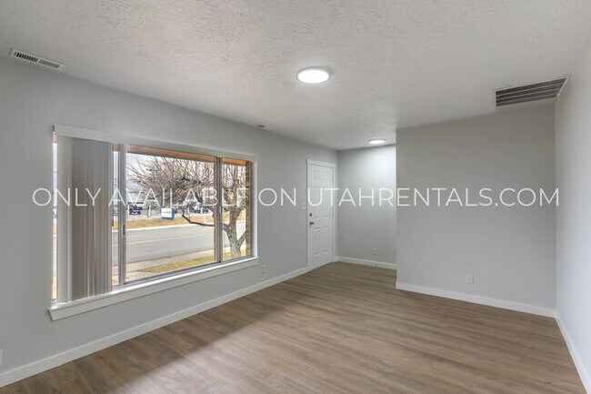 Building Photo - 1855 N 550 W