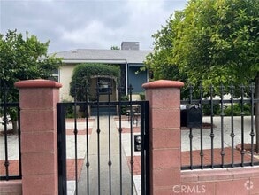Building Photo - 6861 N White Oak Ave