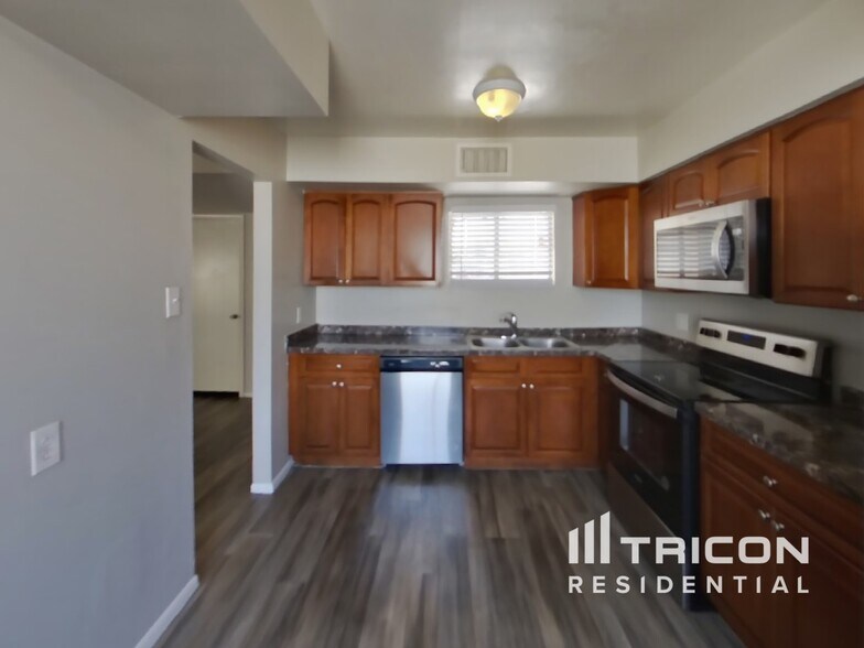 Building Photo - 6006 W Medlock Dr