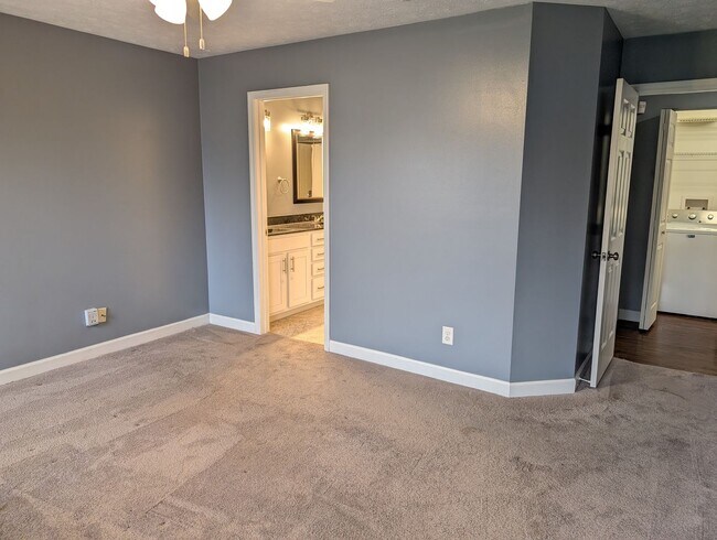 Building Photo - AVAILABLE 1/1/2026- 3 Bedroom / 2 Full Bath Home in Englewood!