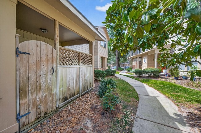 Building Photo - 65 Scarlet Woods Ct