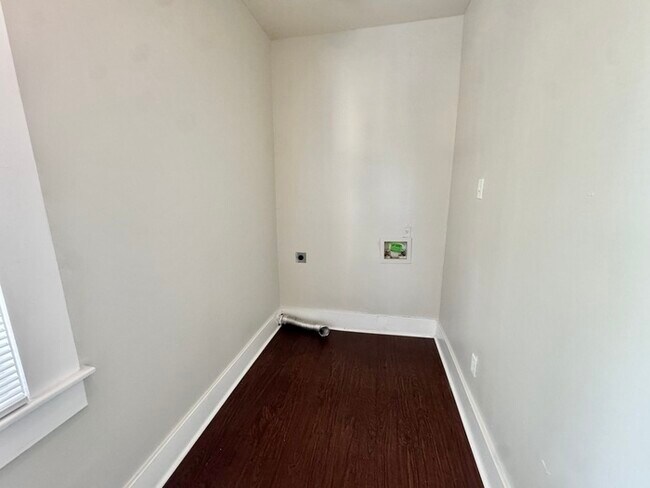 Building Photo - 1275 Tutwiler Ave