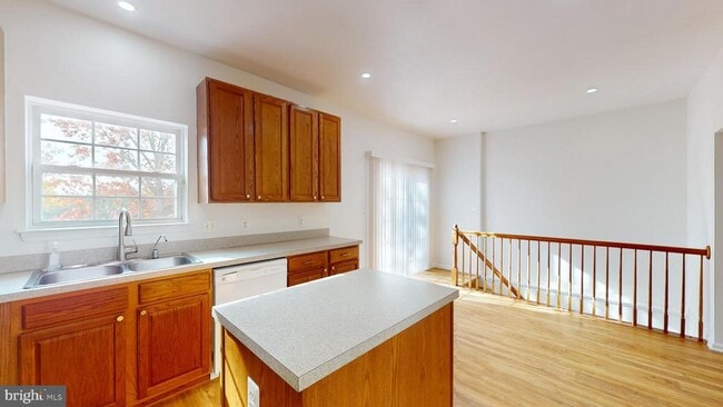 Building Photo - 527 Sparkleberry Terrace NE