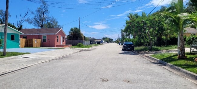 Building Photo - Allancar 164