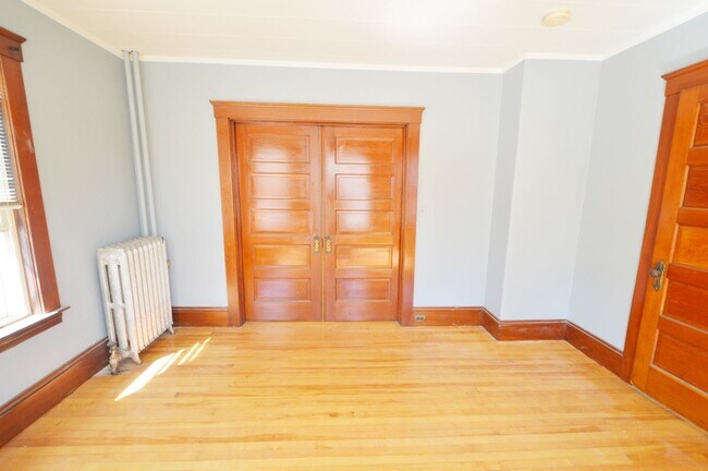 Building Photo - 53 Forest St