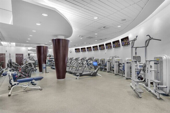 Building Photo - 5959 Collins Ave