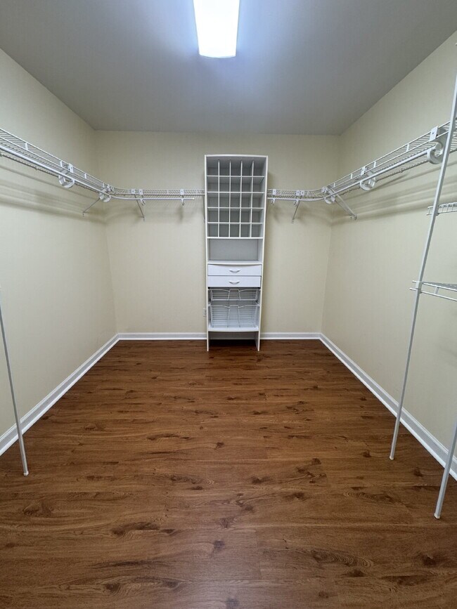 Building Photo - "Charming 3-Bedroom Retreat with Fireplace & Hardwood Floors in Fletcher, NC"