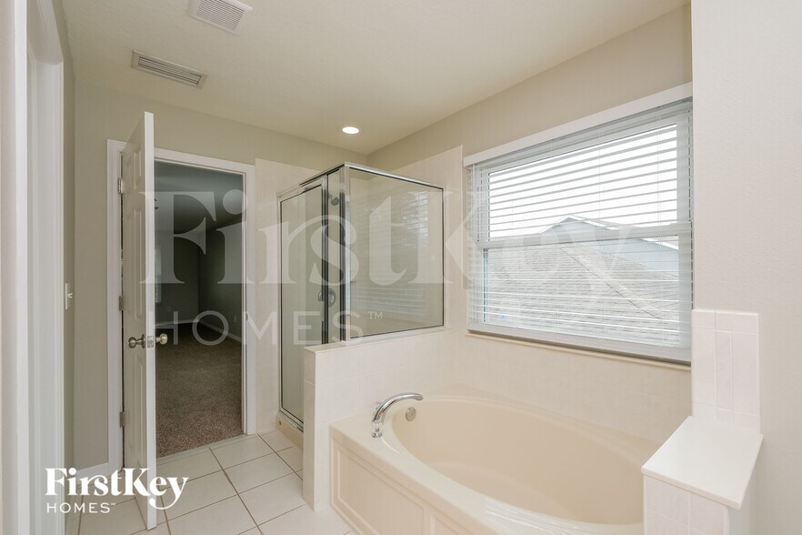 Building Photo - 11108 Creek Haven Dr