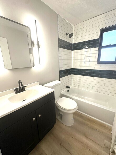 Building Photo - 807 S Braddock Ave