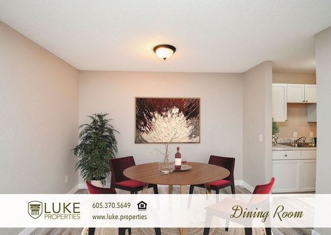 Building Photo - 405 S Sycamore Ave