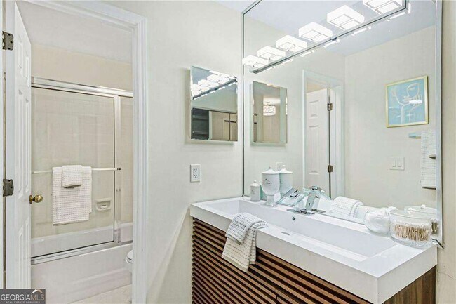 Building Photo - 28303 Plantation Dr NE