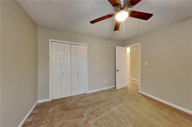 Building Photo - 3703 Majestic Dr SW