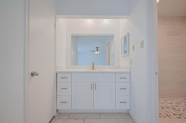 Building Photo - 719 Ramada Dr