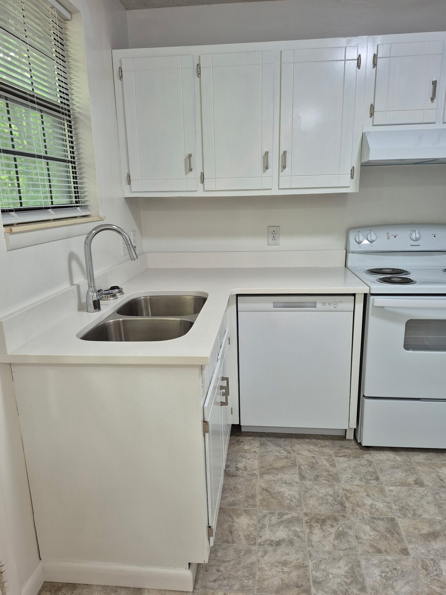 Building Photo - 146 Colemont Dr