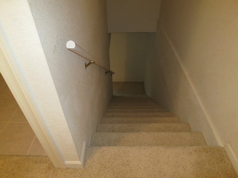 Stairway from bedrooms/laundry room and bathroom to main floor - 5185 Samuelson Rd