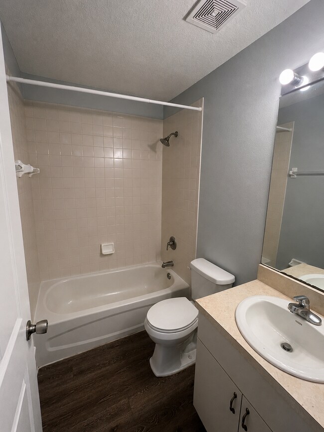 Building Photo - 38621 Rose Ln