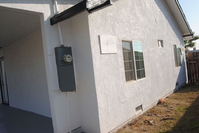 Building Photo - 506 Lincoln Ave