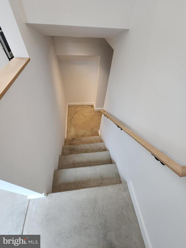 Building Photo - 1048 Prospect St