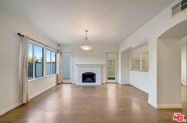 Building Photo - 24819 Cll Cedro